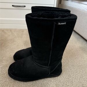 Bearpaw women’s size 8 tall black boots